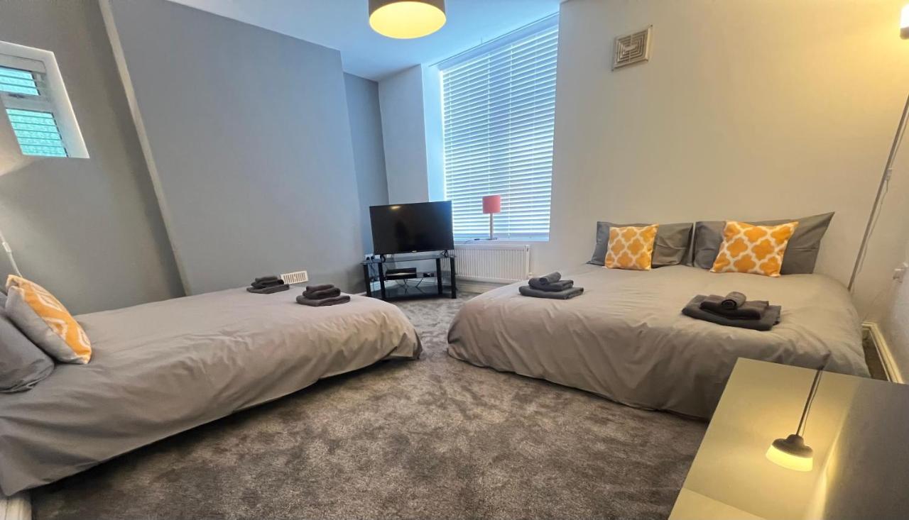 Spacious Ground Floor Suite Comfortably Sleeps Up To Eight Halifax Kültér fotó